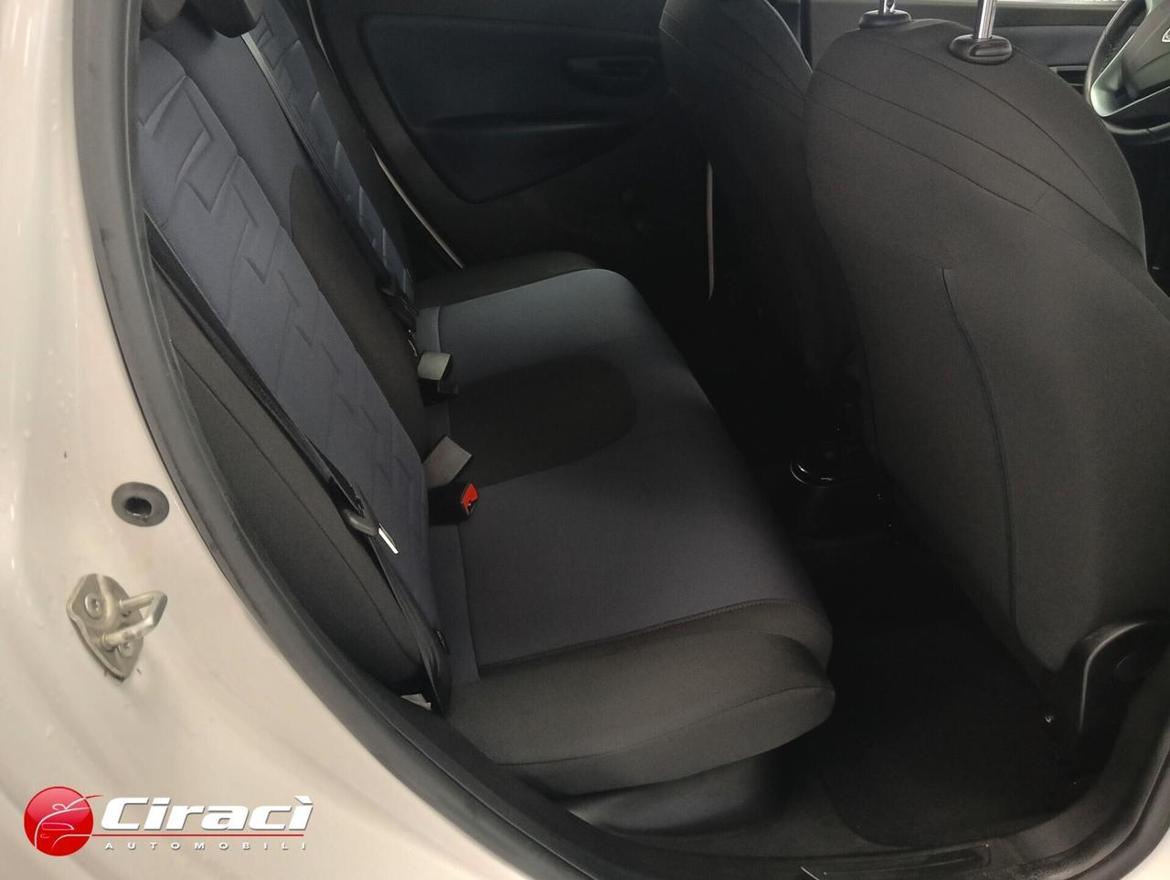 Lancia Ypsilon 1.0 5 p Hybrid Platino