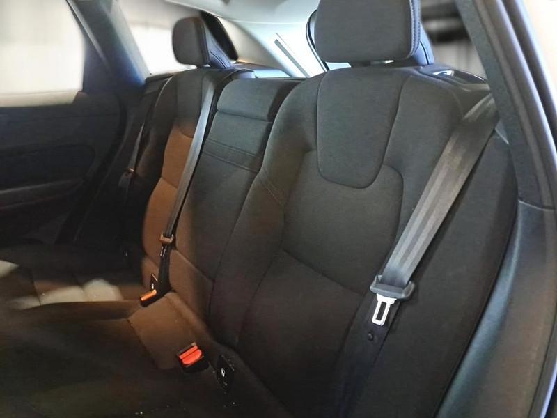 VOLVO XC60 B4 D AWD automatico Momentum Pro