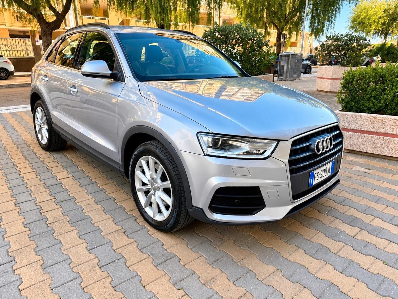 Audi Q3 2.0 TDI 120 CV Business