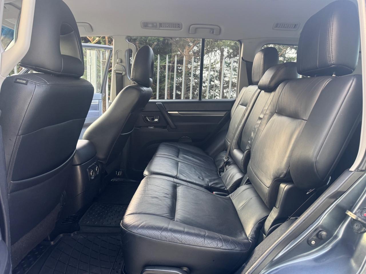 Mitsubishi Pajero 3.2 DI-D Autocarro Manuale Gancio traino