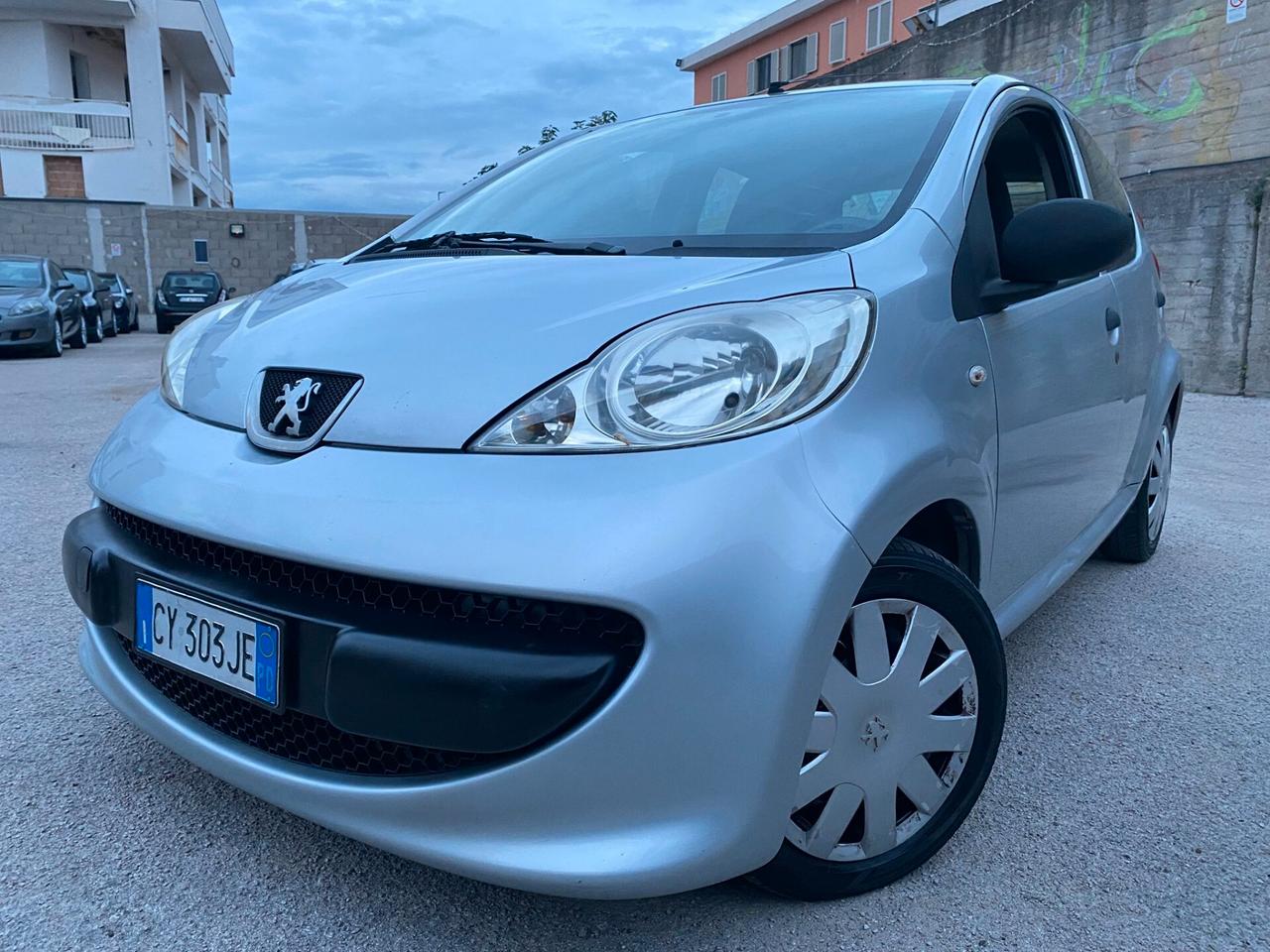 Peugeot 107 1.0benz 68cv full 5p 2006