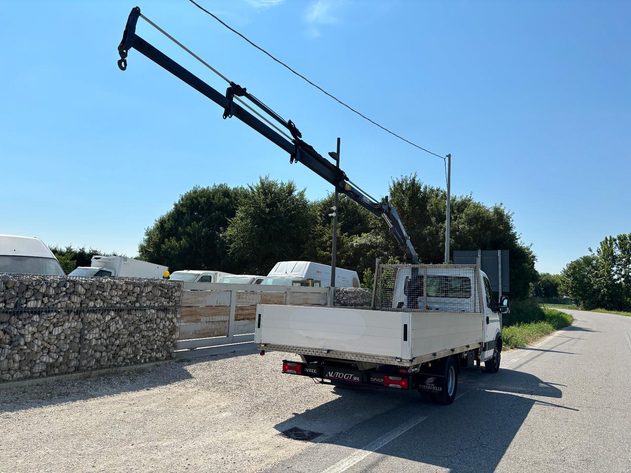 Iveco Daily 35C15 cassonato con gru amco veba V 803