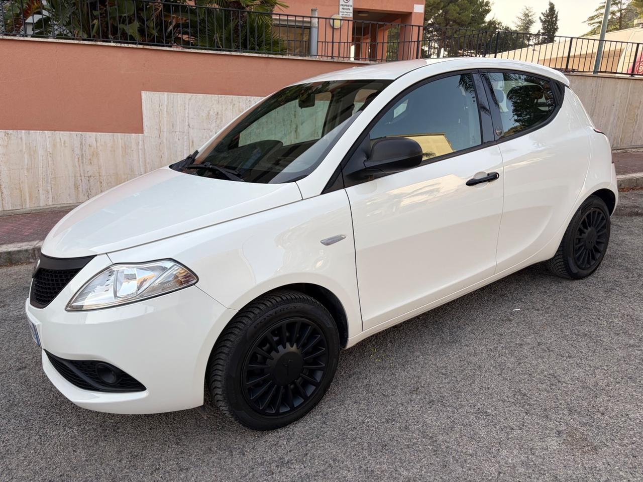 Lancia Ypsilon 1.0 FireFly benz ideale per neopatentati