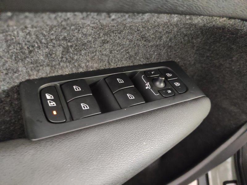 VOLVO XC40 (2017-->) - XC40 B4 AWD automatico Ultimate Dark