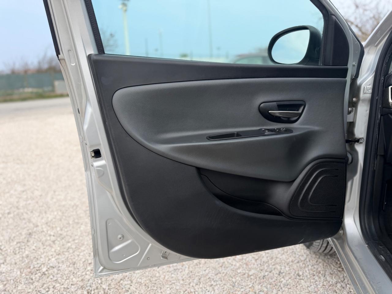 Lancia Ypsilon 0.9 TwinAir 85 CV 5 porte Metano Ecochic Gold