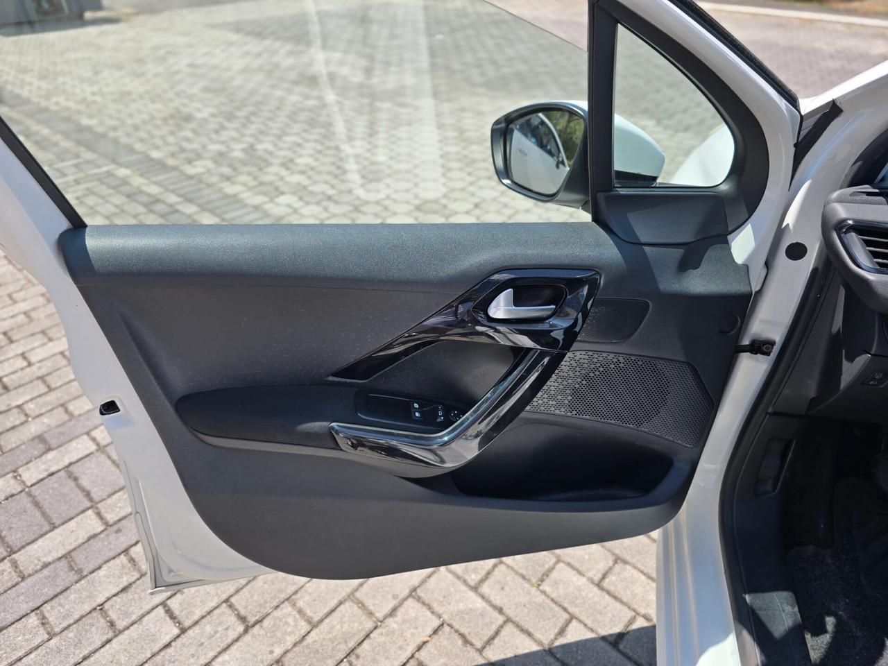 Peugeot 208 1.2 VTi 82 CV 5 porte Allure