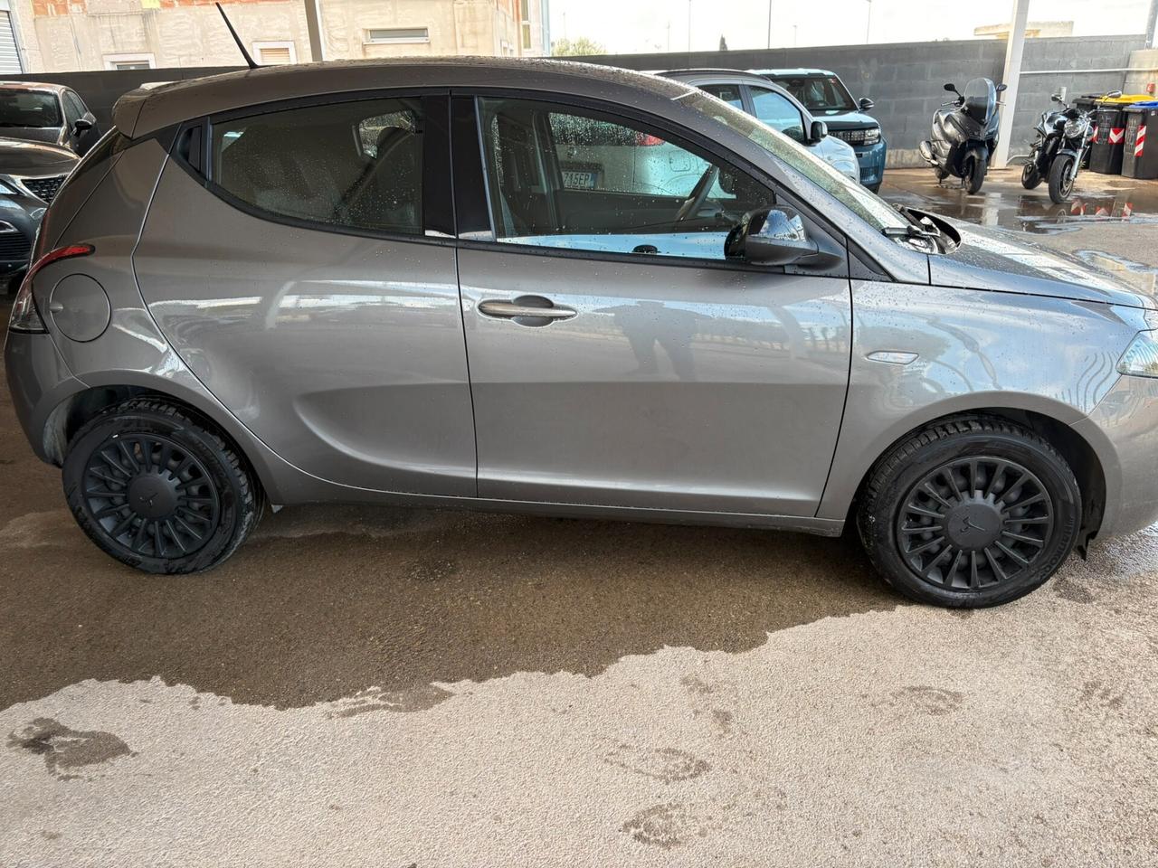 Lancia Ypsilon 1.2 69 CV 5 porte GPL Silver Plus