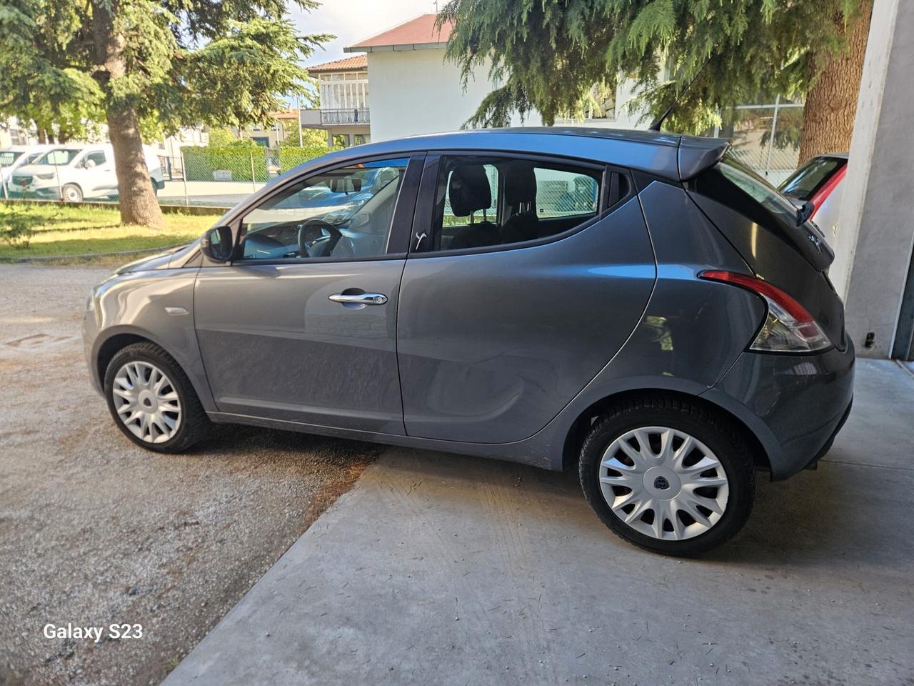 Lancia Ypsilon PLATINUM – Condizioni Eccellenti