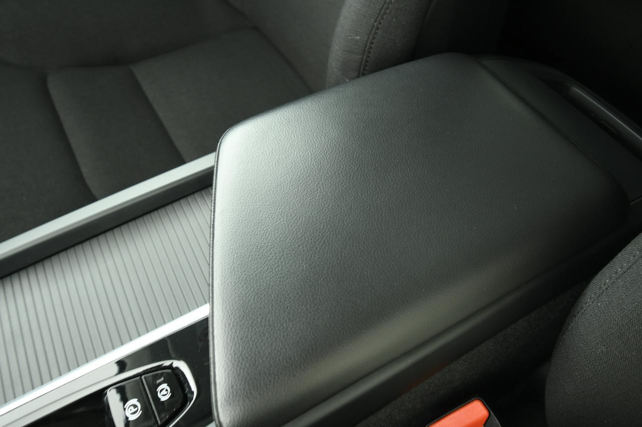 VOLVO XC60 2.0 b4 Momentum Pro awd auto CAMERA+C18"