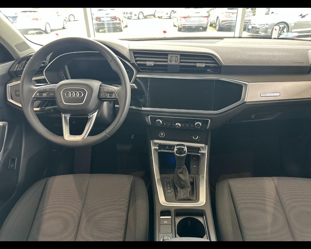 AUDI Q3 35 TFSI S-TRONIC BUSINESS ADVANCED