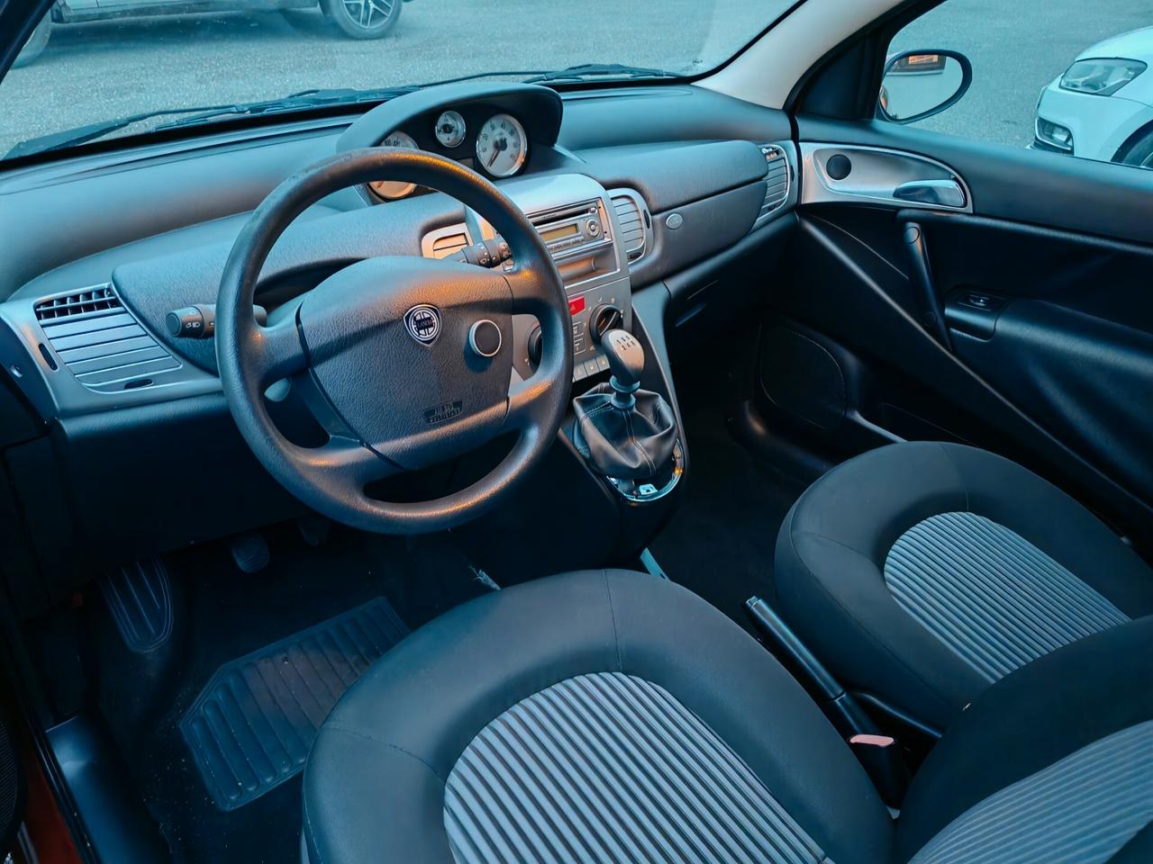 Lancia Ypsilon 1.4 Argento