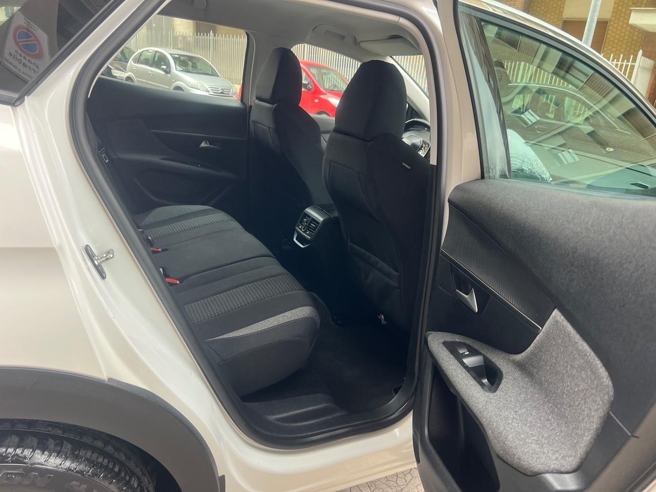 PEUGEOT 3008 1.6 HDI 120 CAVALLI NAVI LED