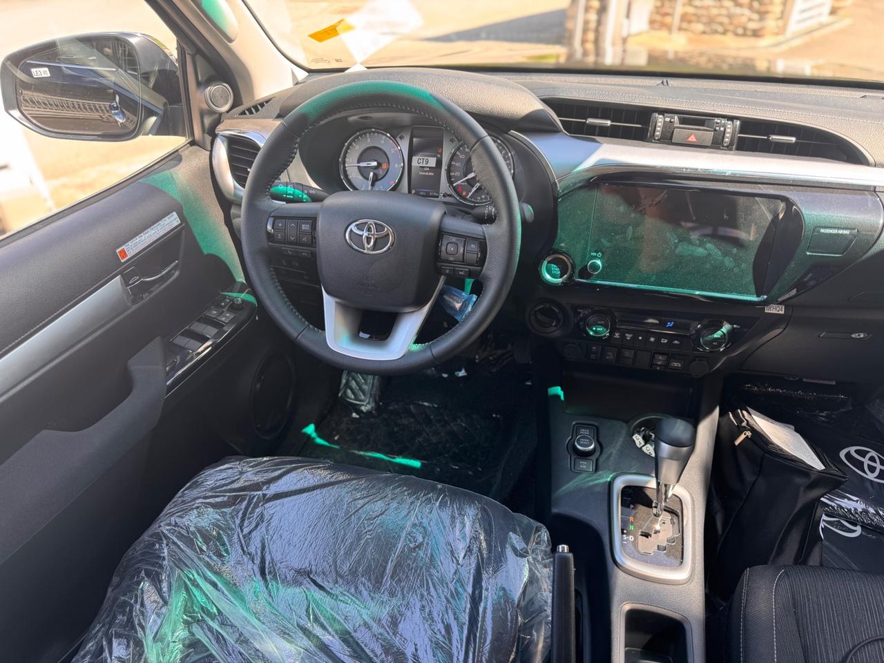 Toyota Hilux 2.8 D-4D A/T 4WD 48V 4 porte Double Cab Lounge