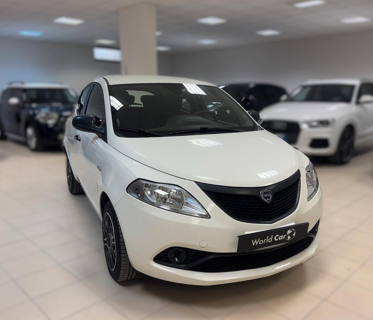 Lancia Ypsilon 1.0 FireFly 5 porte S&S Hybrid Ecochic Silver