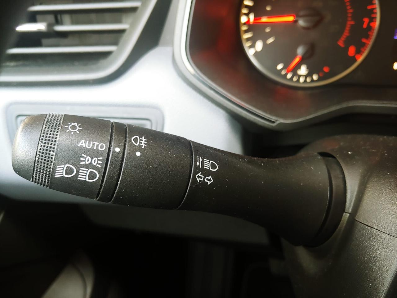 RENAULT Clio TCe 90 CV 5 porte -NAVI-NEOP-FARI LED