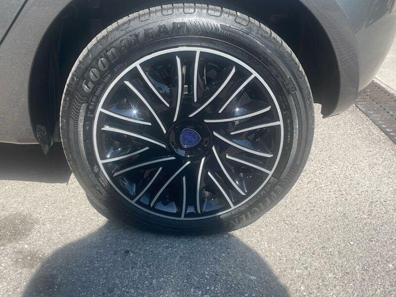 Lancia Ypsilon 1.0 FireFly 70cv Hybrid Gold