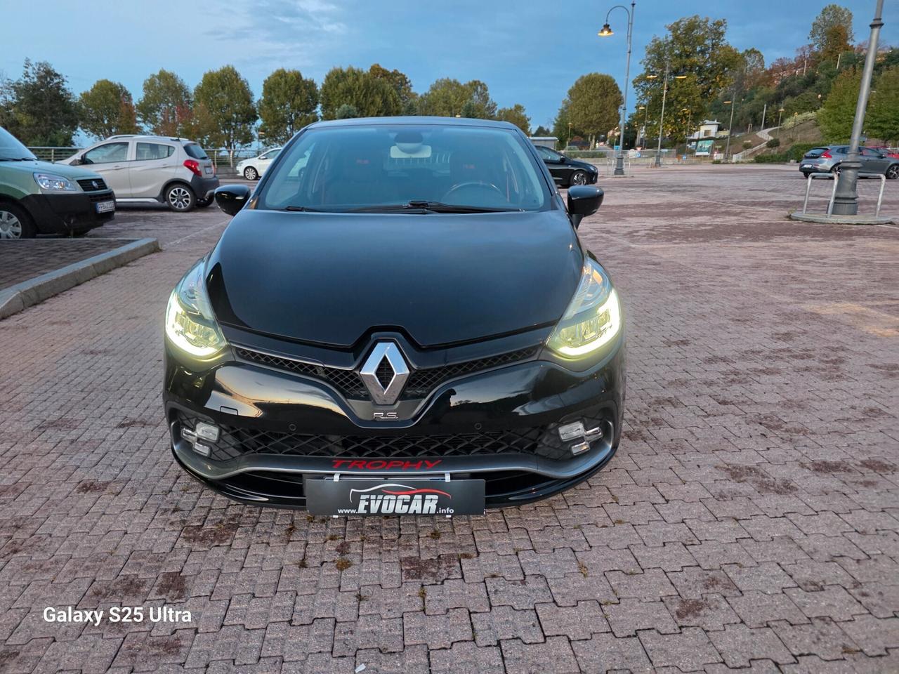 Clio rs trophy cv 220 valutiamo usato