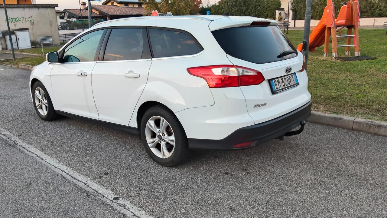 Ford Focus 1.6 TDCi con gancio traino
