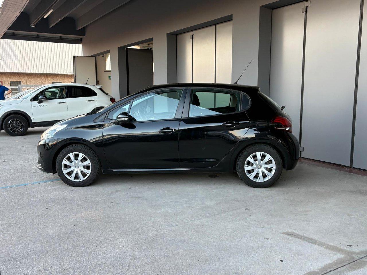 Peugeot 208 5 Porte 208 5p 1.2 puretech Active 82cv