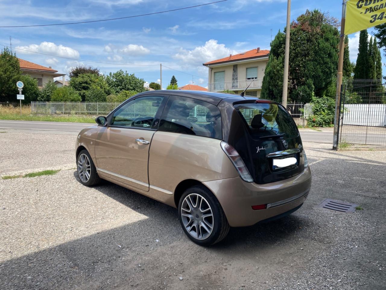 Lancia Ypsilon 1.4 16V Platino