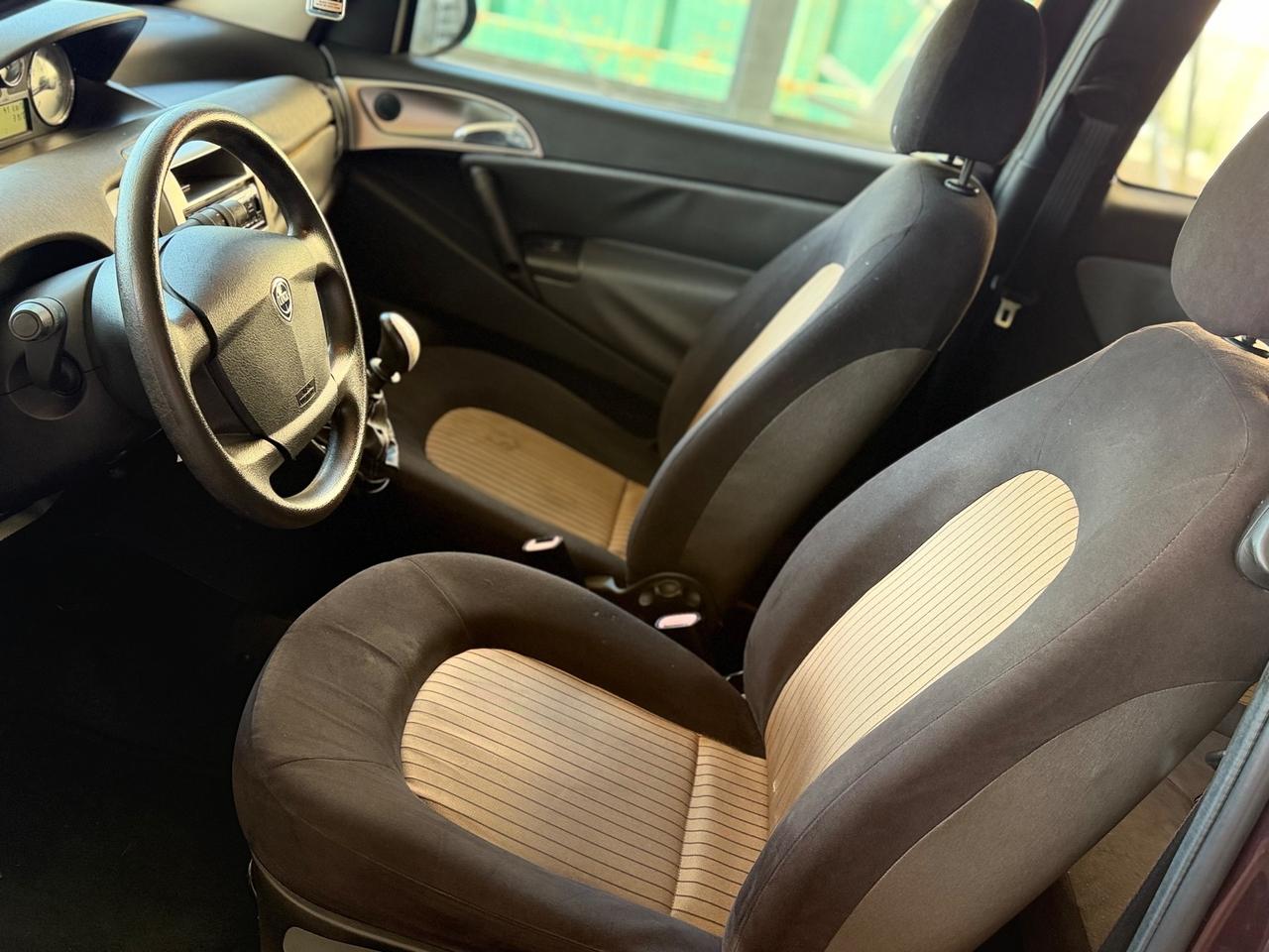 Lancia Ypsilon 1.2 60CV Modamilano Neopatentati
