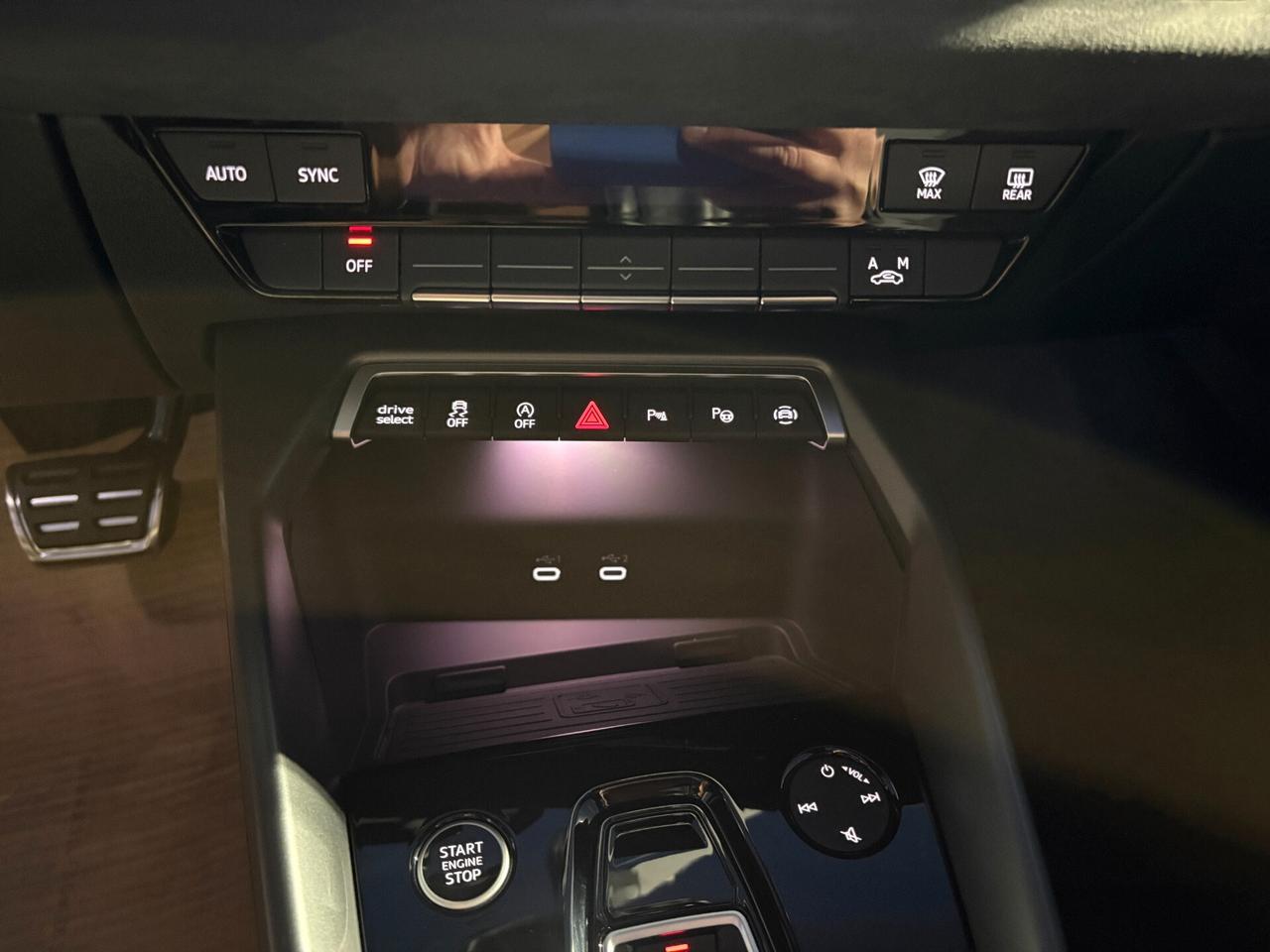 NEW Audi A3 SPORTBACK IDENTITY BLACK TDI 110 kW S tronic line edition TETTO APRIBILE