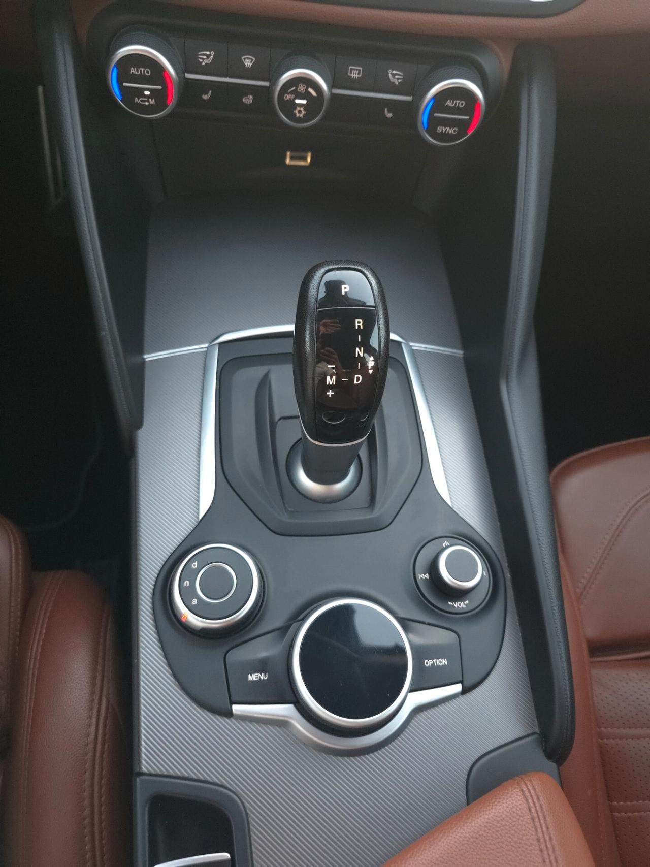 Alfa Romeo Giulia 2.2 Turbodiesel 210 CV AT8 AWD Q4 Veloce