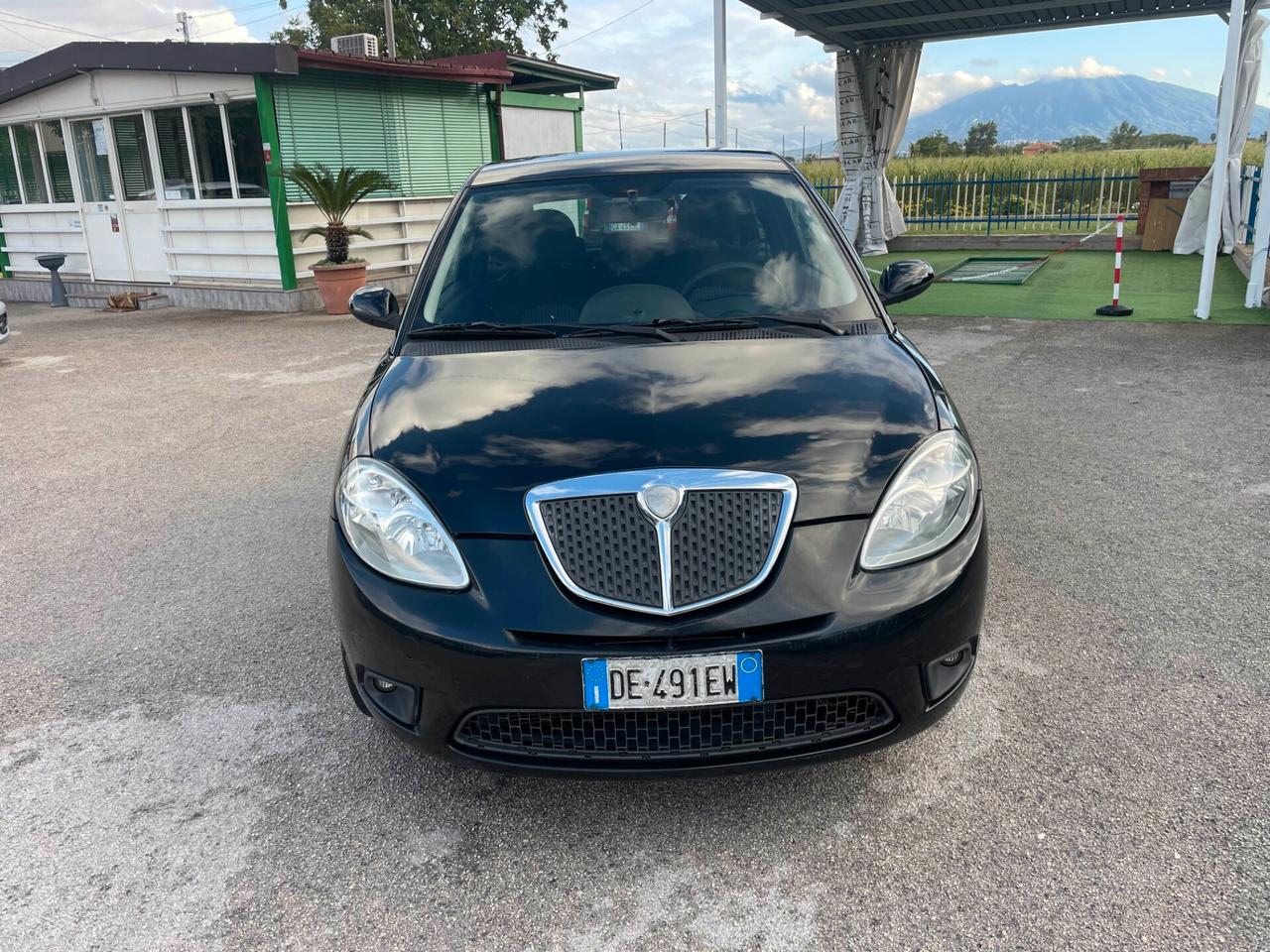 Lancia Ypsilon 1.3 MJT 75 CV Oro Giallo
