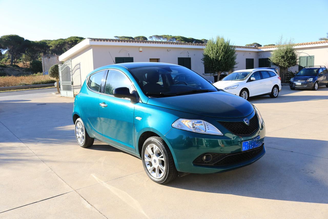 Lancia Ypsilon 1.2 69 CV 5 porte Gold