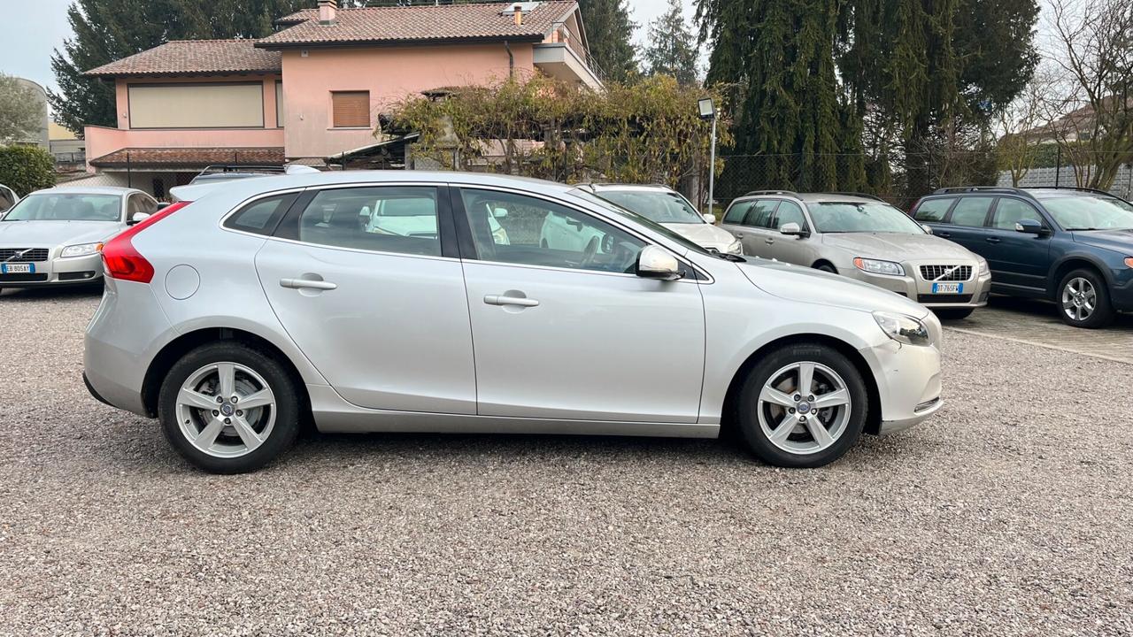 Volvo V40 D2 1.6 Summum