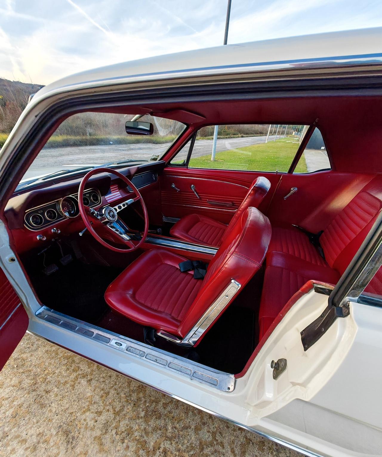 Ford MUSTANG coupè (RESTAURO TOTALE)