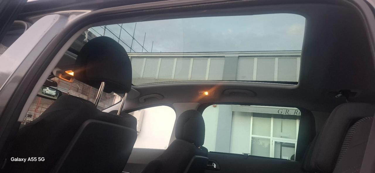 Peugeot 5008 1.6 HDi 112CV cambio robotizzato Tecno