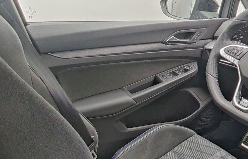 Volkswagen Golf 8.5 2.0 TDI 150 CV DSG SCR R-Line 8.5 Black Style Matrix Led Harman Kardon