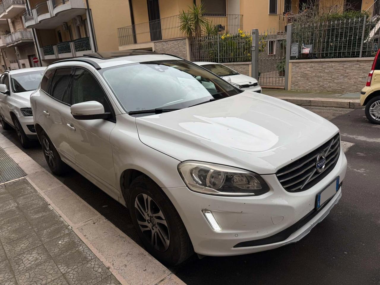 Volvo XC 60 XC60 D4 Geartronic R-design Momentum/TETTO/BELLA