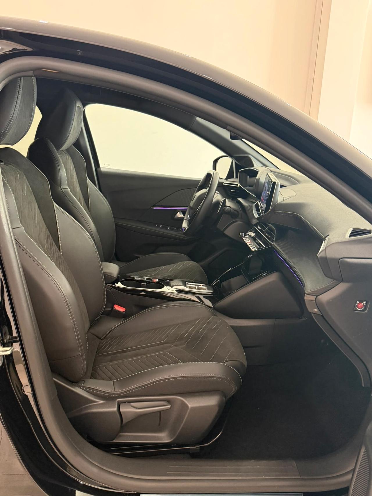 Peugeot 208 hybrid/benzina 2025 14.000 km