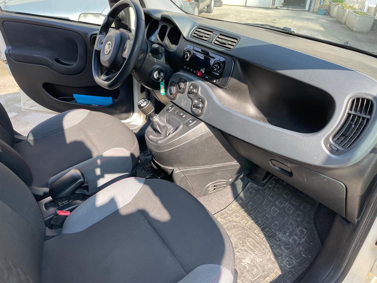 Volkswagen Caddy 2.0 Ecofuel 4p. Van