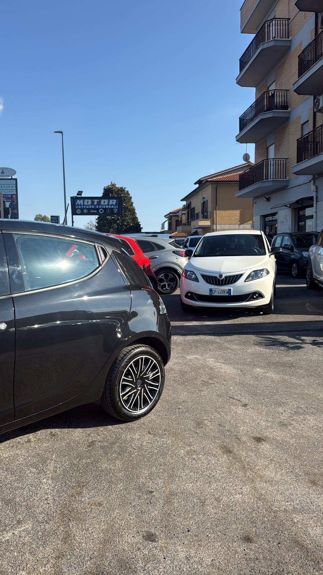 Lancia Ypsilon 1.0 FireFly Hybrid Gold Plus Nera