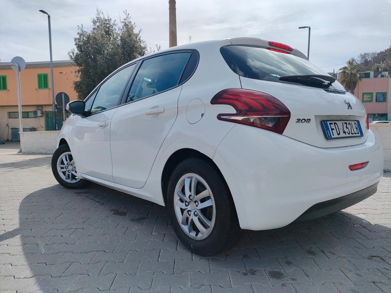 Peugeot 208 OK NEOPATENTATI