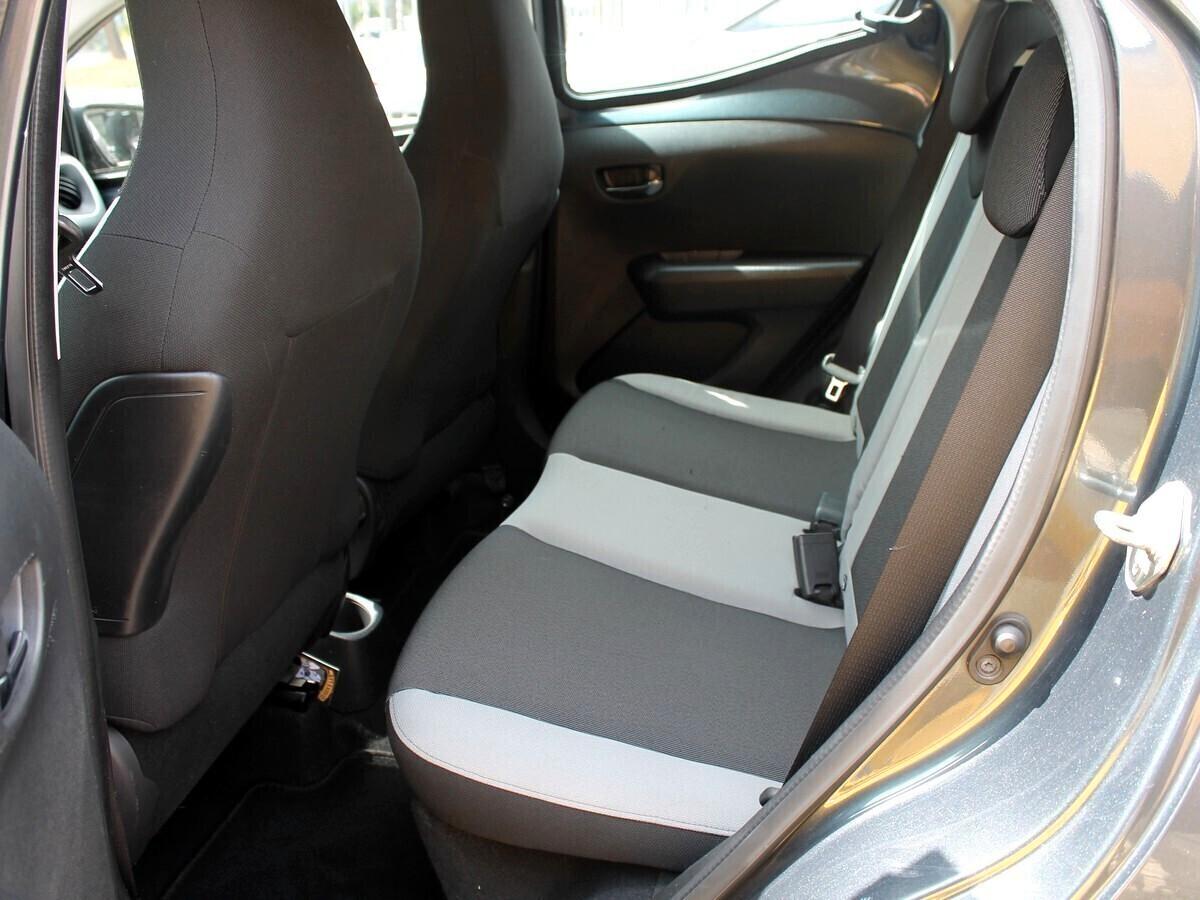 Toyota Aygo 1.0 VVT-i 69 CV 5 porte x-play TSS