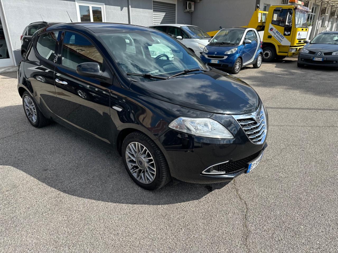 Lancia Ypsilon 1.2 69 CV 5 porte GPL Ecochic Silver