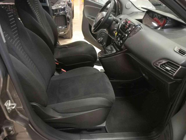 LANCIA Ypsilon 1.2 69 CV 5 porte ** OK NEOPATEN. **
