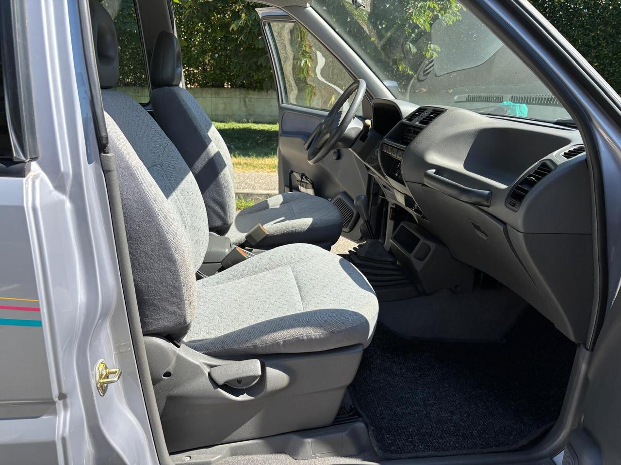 Nissan Terrano 2.4i alias Ford Maverick