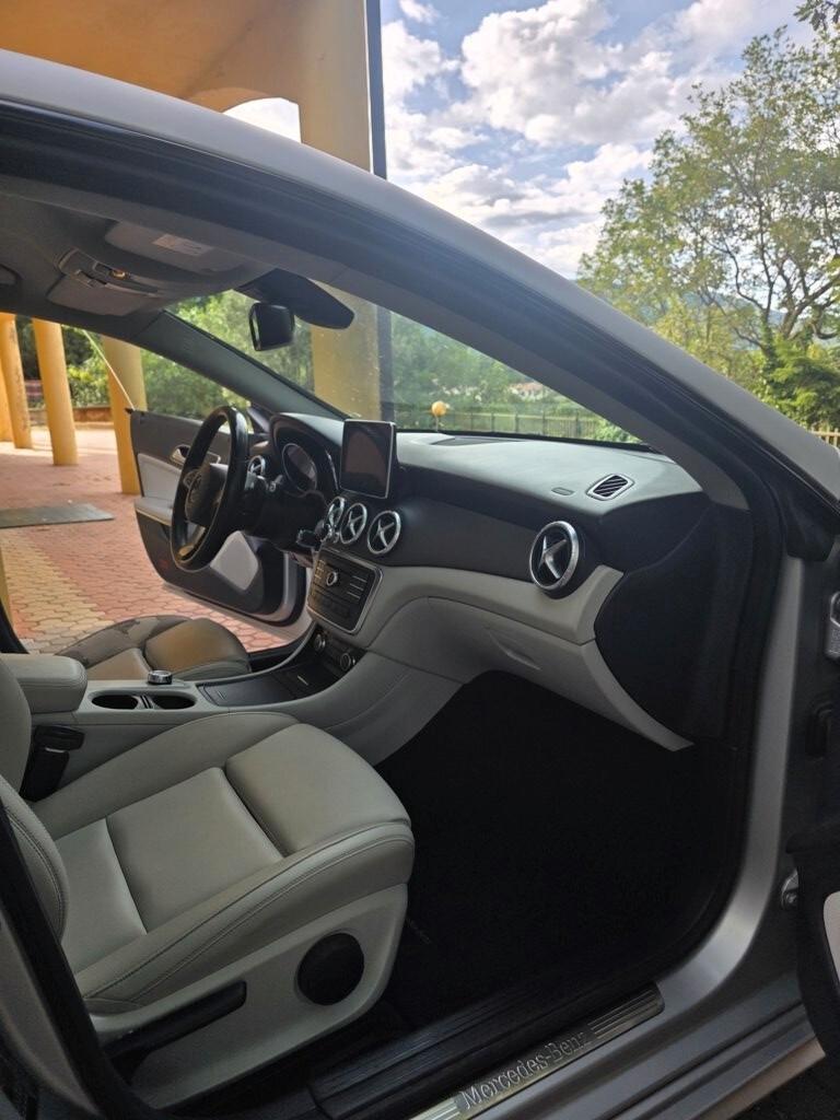 Mercedes-benz CLA 200 d S.W. 4Matic Automatic Premium Dark Night