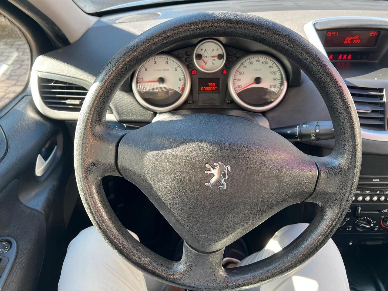 Peugeot 207 1.4 77.000KM OK NEOPATENTATI