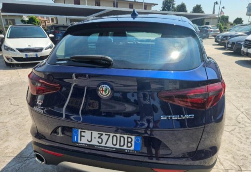 Alfa Romeo Stelvio 2.2 Turbodiesel 180 CV AT8 RWD Super
