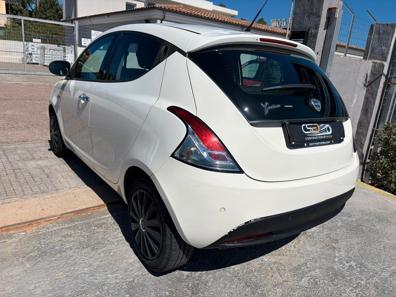 LANCIA YPSILON - NEOPATENTATI - 2 UNITà DISP