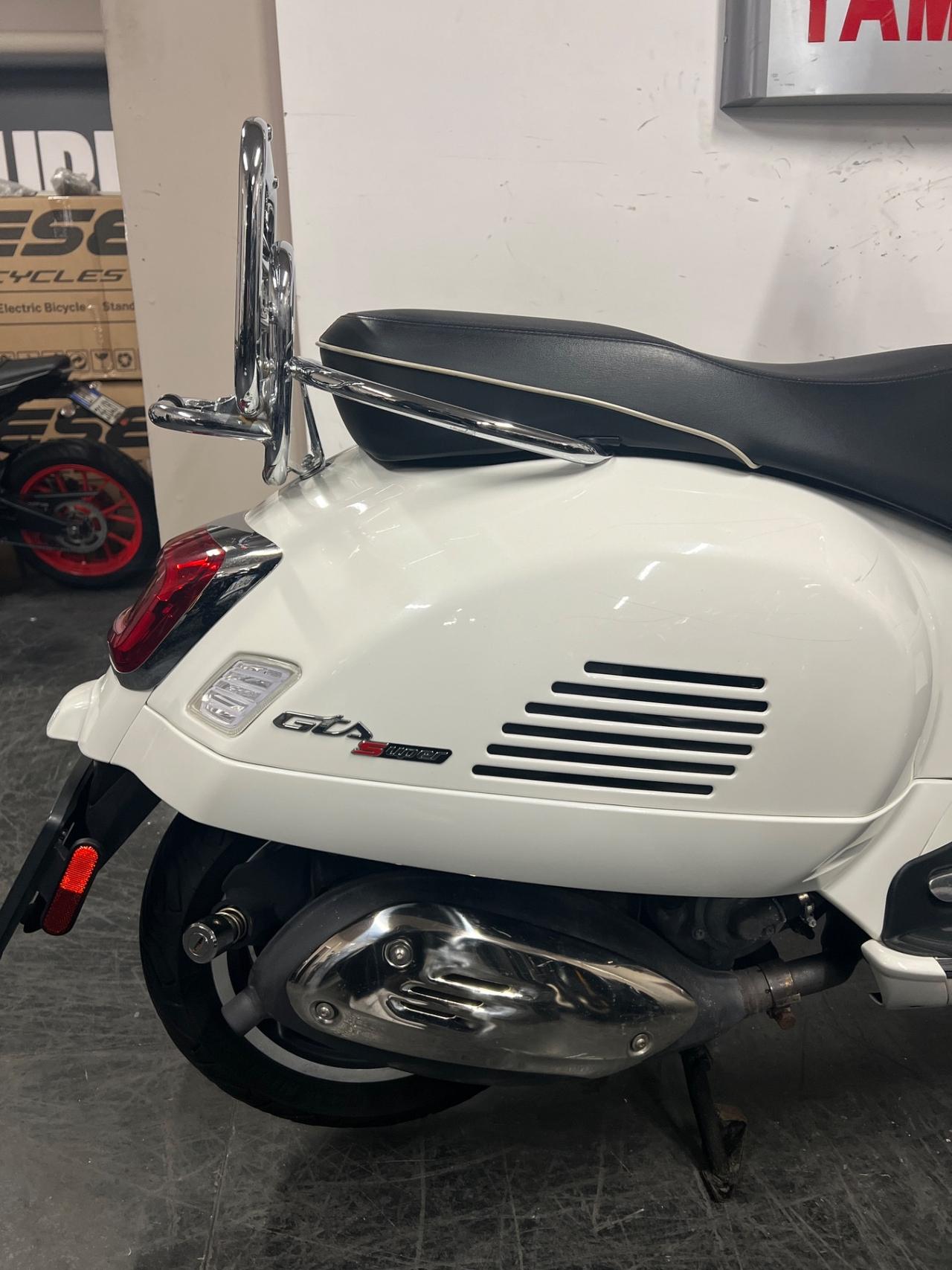 Piaggio Vespa GTS 300