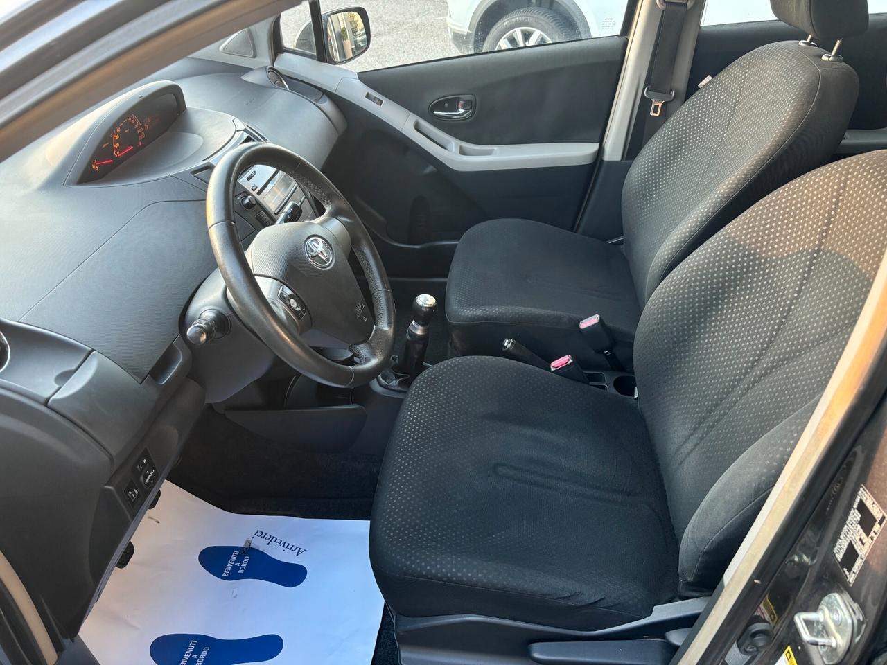 Toyota Yaris 1.0 5 porte