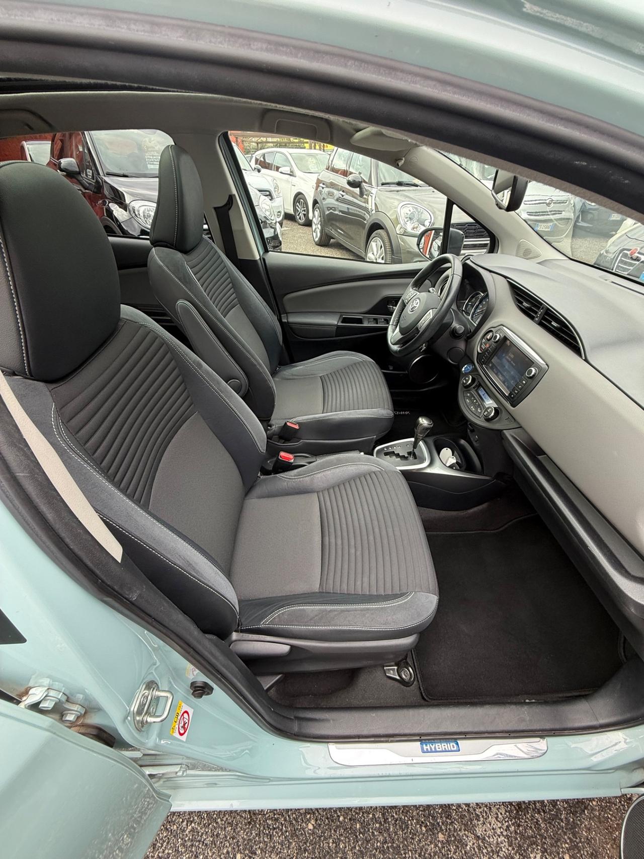 Yaris 1.5 Hybrid( 65 mila km - GLAMUR EDITION )-RATE