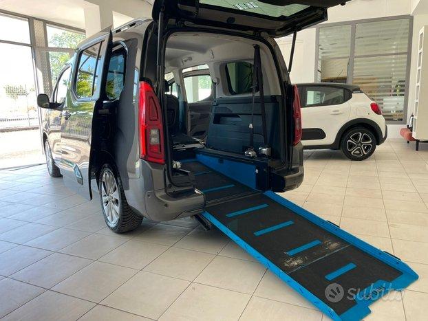 Opel Combo TRASPORTO DISABILI PIANALE RIBASSATO